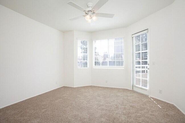 Building Photo - Gorgeous and Updated Top Floor Condo Home ...