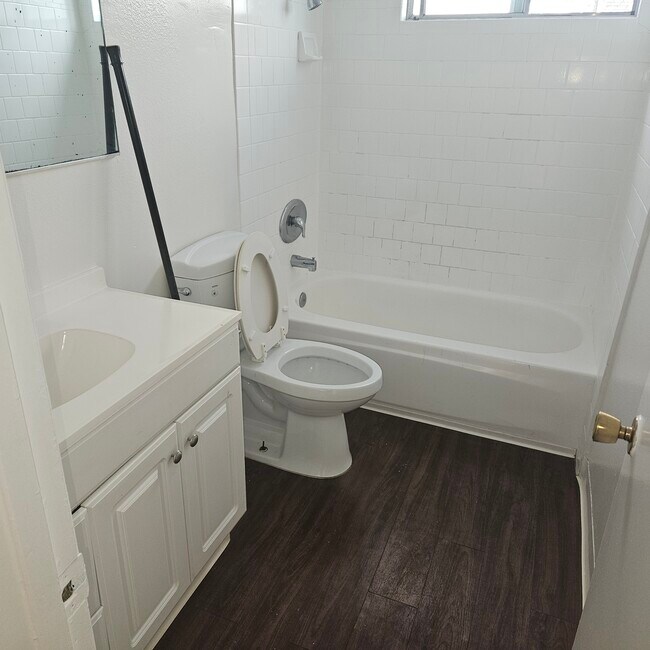 Primary Photo - 8809 Etiwanda Ave