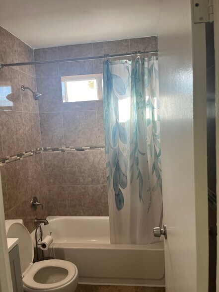 Building Photo - 412 SW 9th St