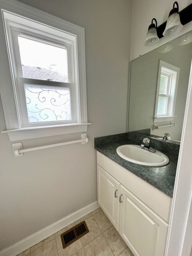 Building Photo - 3BD/3.5BA Condo w/ Garage in Chicks Beach!...