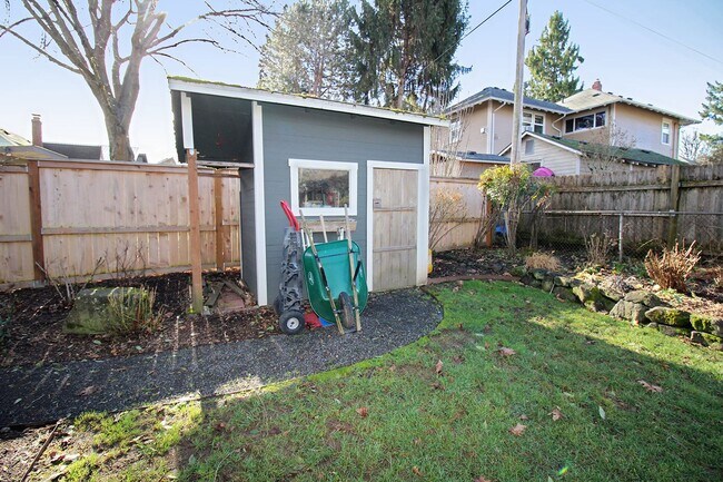 Building Photo - Spectacular 3 Bed English Tudor in the Per...