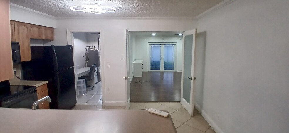 Building Photo - 9464 SW 52nd Ct