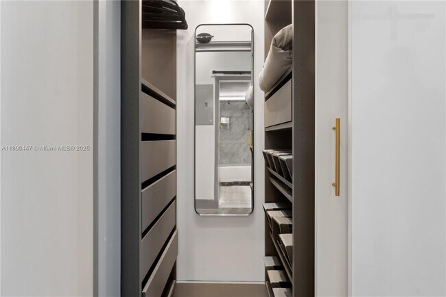 Building Photo - 253 NE 2nd St