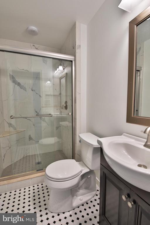 Building Photo - 8 Donagh Ct