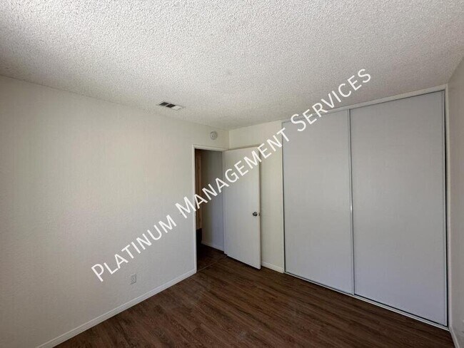Building Photo - 1219 E Ave R7