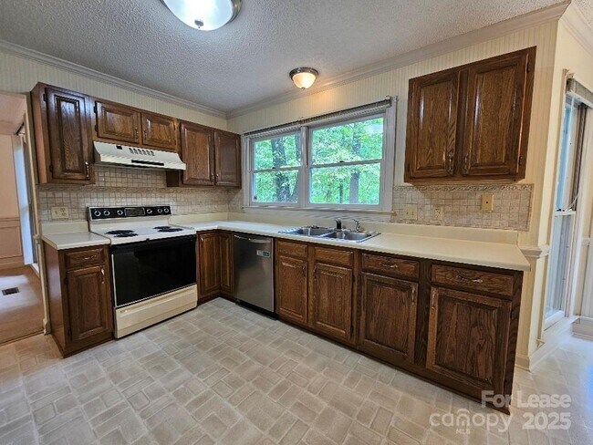 Building Photo - 4015 Brownes Ferry Rd