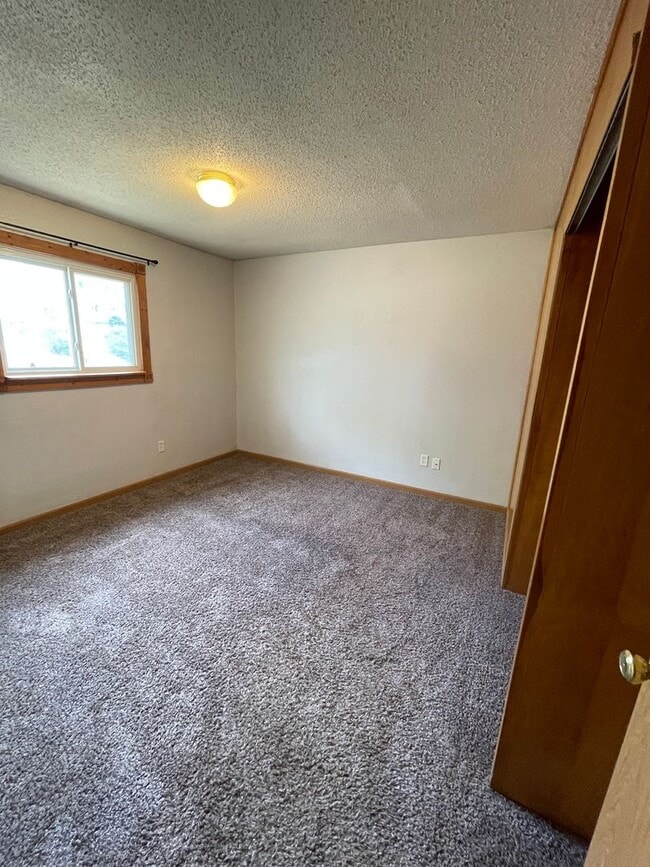 Building Photo - 3 Bed, 1 Bath Home for rent. One level living!
