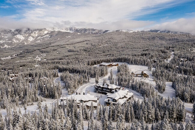 Building Photo - 5 Wildwood Rd W