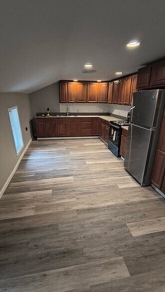 Building Photo - 328 Clay St