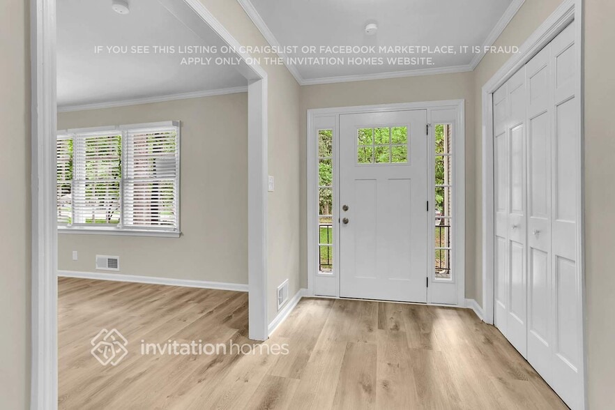 Building Photo - 375 Barbashela Dr