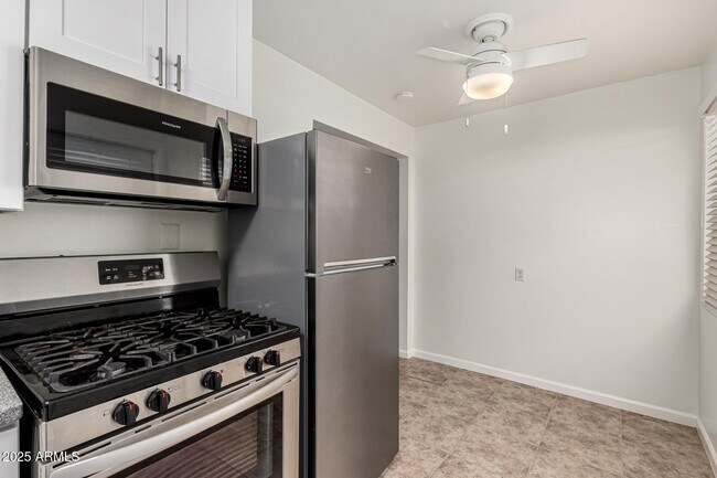 Building Photo - 3540 E Montecito Ave