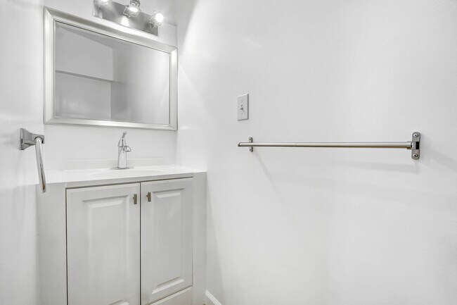 Building Photo - 6437 Graves Ave