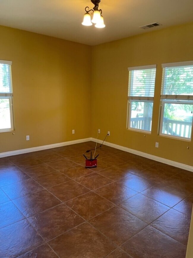 Building Photo - Wine Country awaits