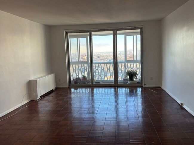 Building Photo - 2000 Linwood Ave