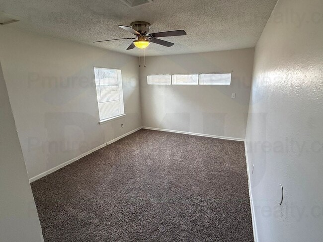 Building Photo - AVAILABLE NOW!!! Classic Red-Brick 4-Bed, 1-Bath Home (Near I35!)