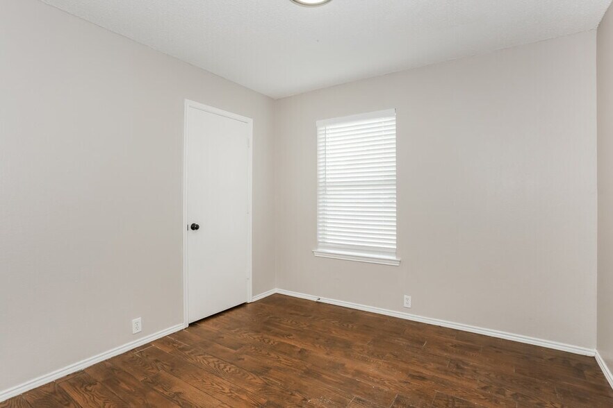 Building Photo - 100 Walnut Dr