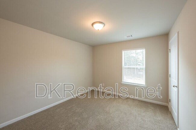 Building Photo - 1526 Fern Ridge Ln