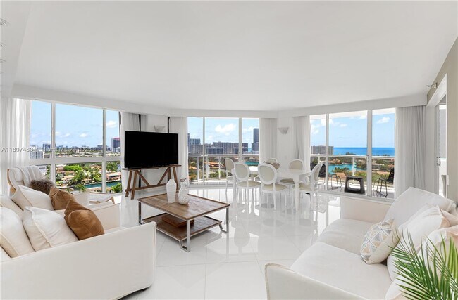 Building Photo - 3640 Yacht Club Dr