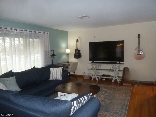 Building Photo - 72 Kennedy Rd