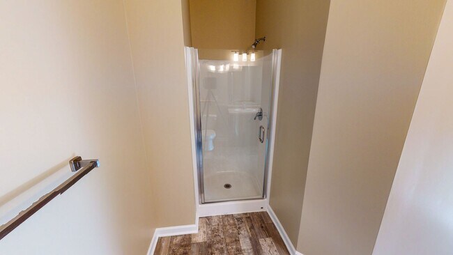 Building Photo - Lower Level Rear View 3 Bed 2 Bath in a Ga...