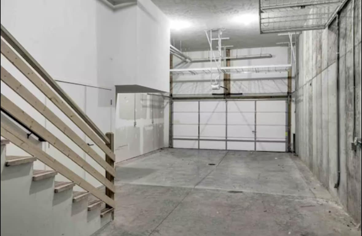 Oversized Two Car Garage - 1013 Park Ave