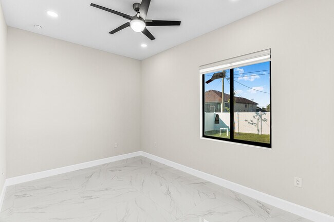 Building Photo - 2014 NE 9th Ave