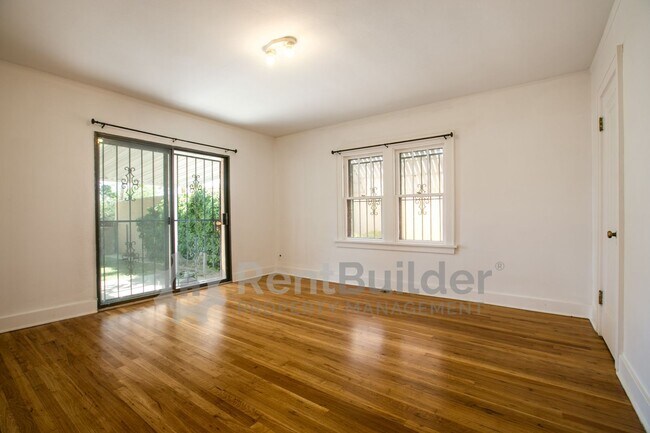Building Photo - 1404 Marquette Pl NE