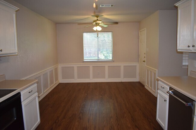 Building Photo - 4bd/2ba house close to shopping and Ft. Hood!
