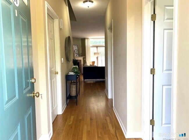 Building Photo - 11 Trout Brook Cir