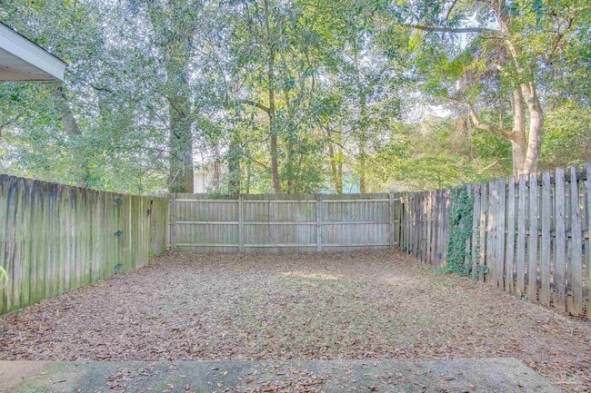 Building Photo - 8115 Heirloom Dr