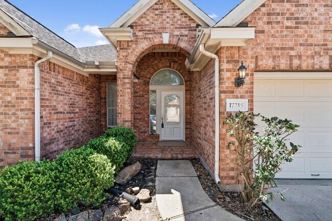 Building Photo - 17215 Fernchase Ct