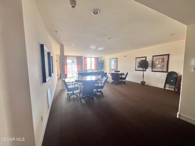 Building Photo - 14242 Burbank Blvd