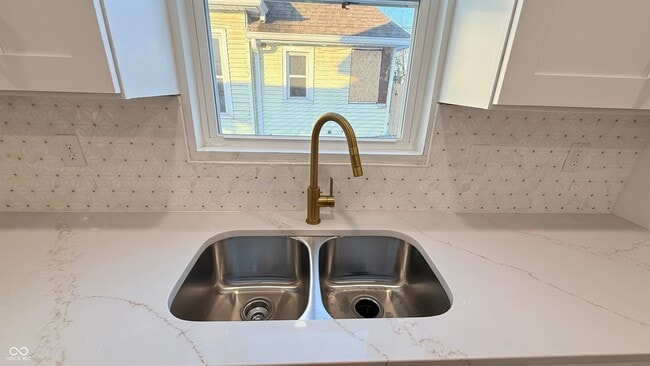 Building Photo - 1835 Applegate St