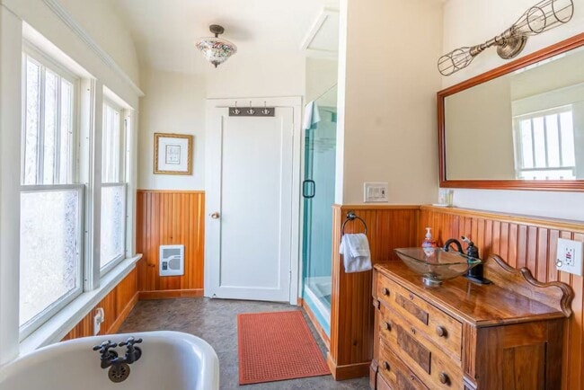 Building Photo - Beautiful 4 Bedroom Rental in Prime East Kalispell Location