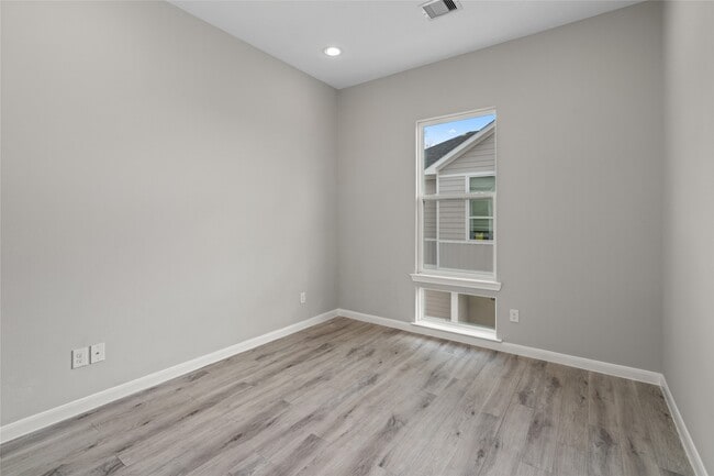 Building Photo - 5610 Patrick St