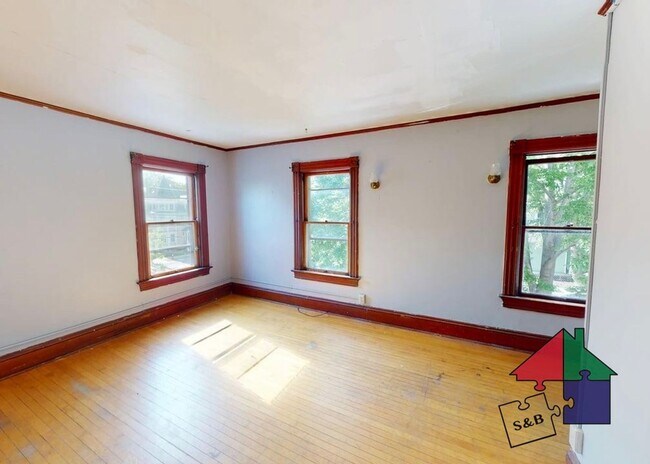 Building Photo - 36 Buell St