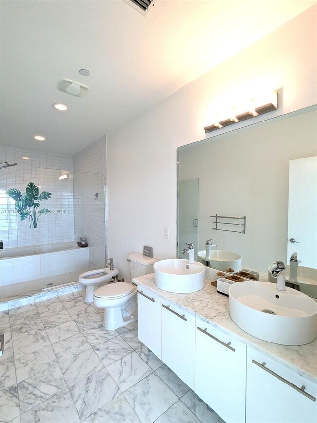 Building Photo - 888 Biscayne Blvd