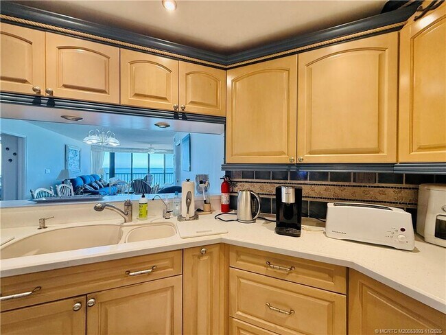 Building Photo - 9500 S Ocean Dr