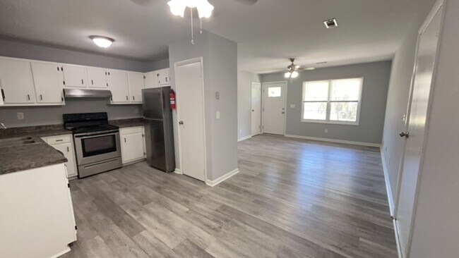 Building Photo - Beautiful 3 Bedroom Ranch in Goose Creek