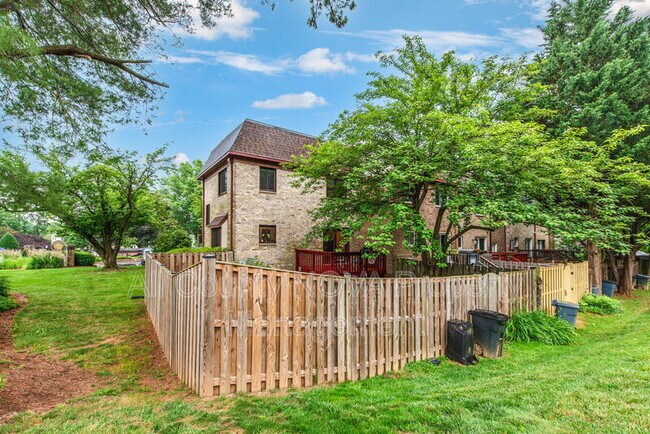 Building Photo - 10343 Bushman Dr