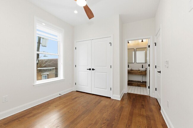 Building Photo - 2926 W Oxford St