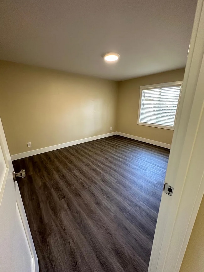 Building Photo - Modern Auburn Retreat—Fully Renovated 3BR ...