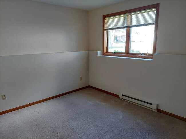 Building Photo - 501-503 Stonegate Drive