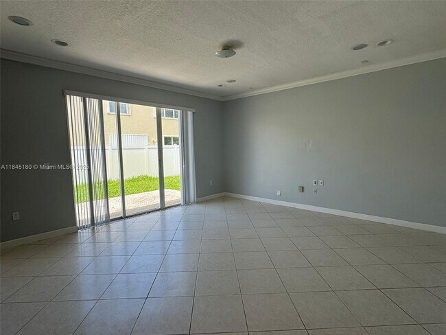 Building Photo - 16439 SW 28th Ct