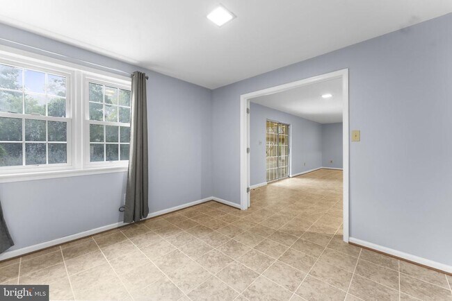 Building Photo - 901 Holly Creek Dr