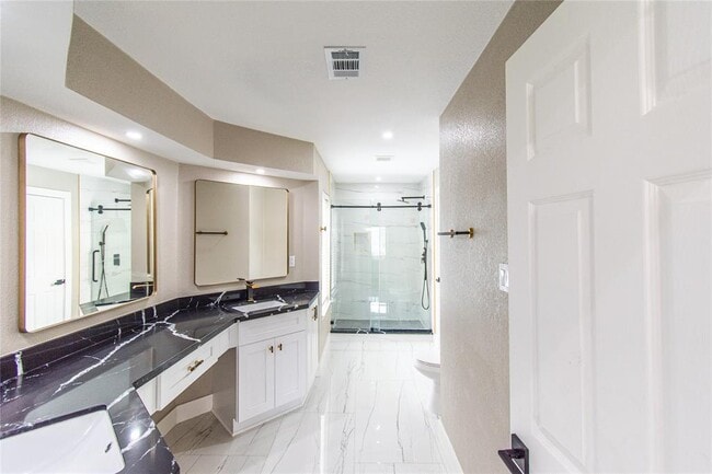 Building Photo - 3227 Westwick Dr