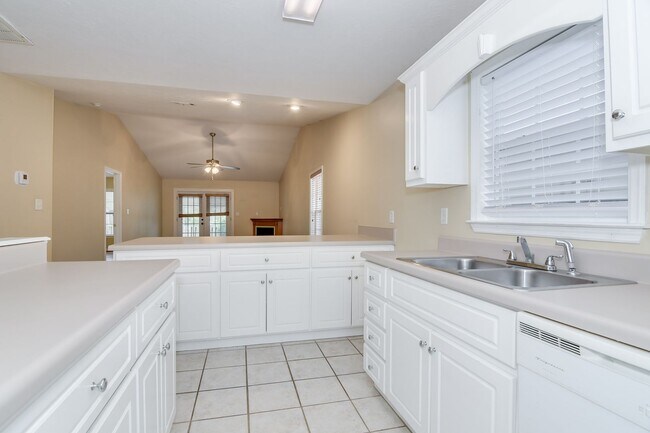 Building Photo - End Unit Townhouse