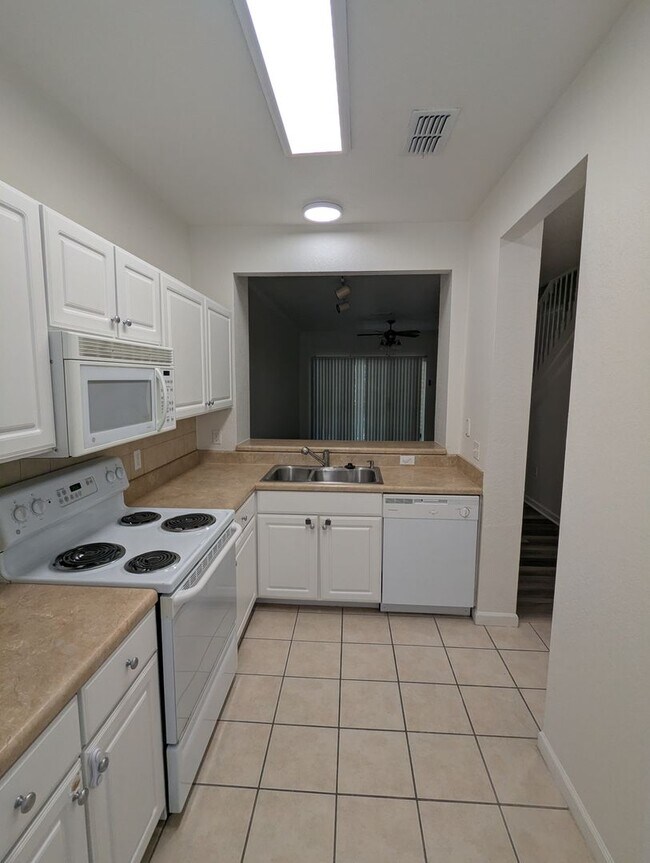 Building Photo - 4833 NW 46th Pl