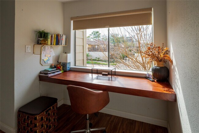 Building Photo - 1829 Augusta Dr