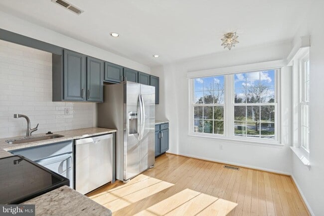 Building Photo - 28 Victoria Cir